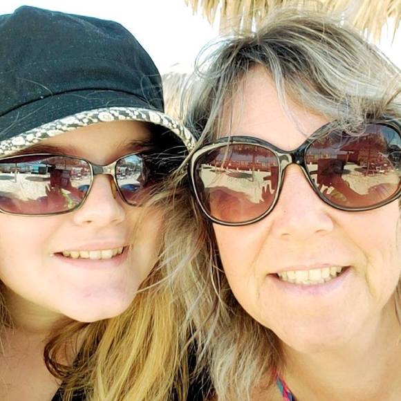 Meet your Posher, Lisa - Picture 1 of 1